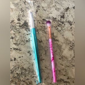 ☀️ $5 special price☀️ Two makeup brushes